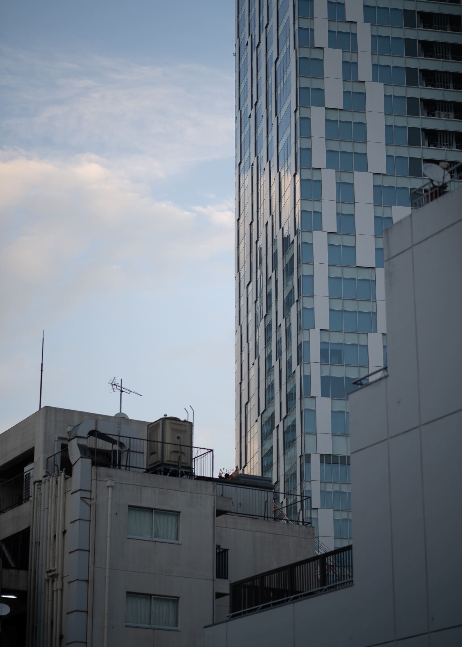 THE 1st SUNDAY SHOP / 窓からの眺め 渋谷のビル群