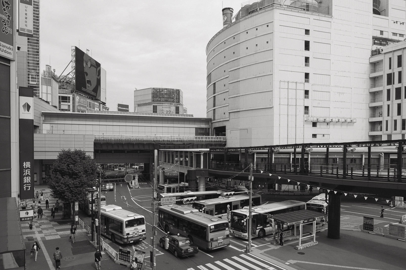 渋谷駅バスターミナル 東急東横店跡と銀座線