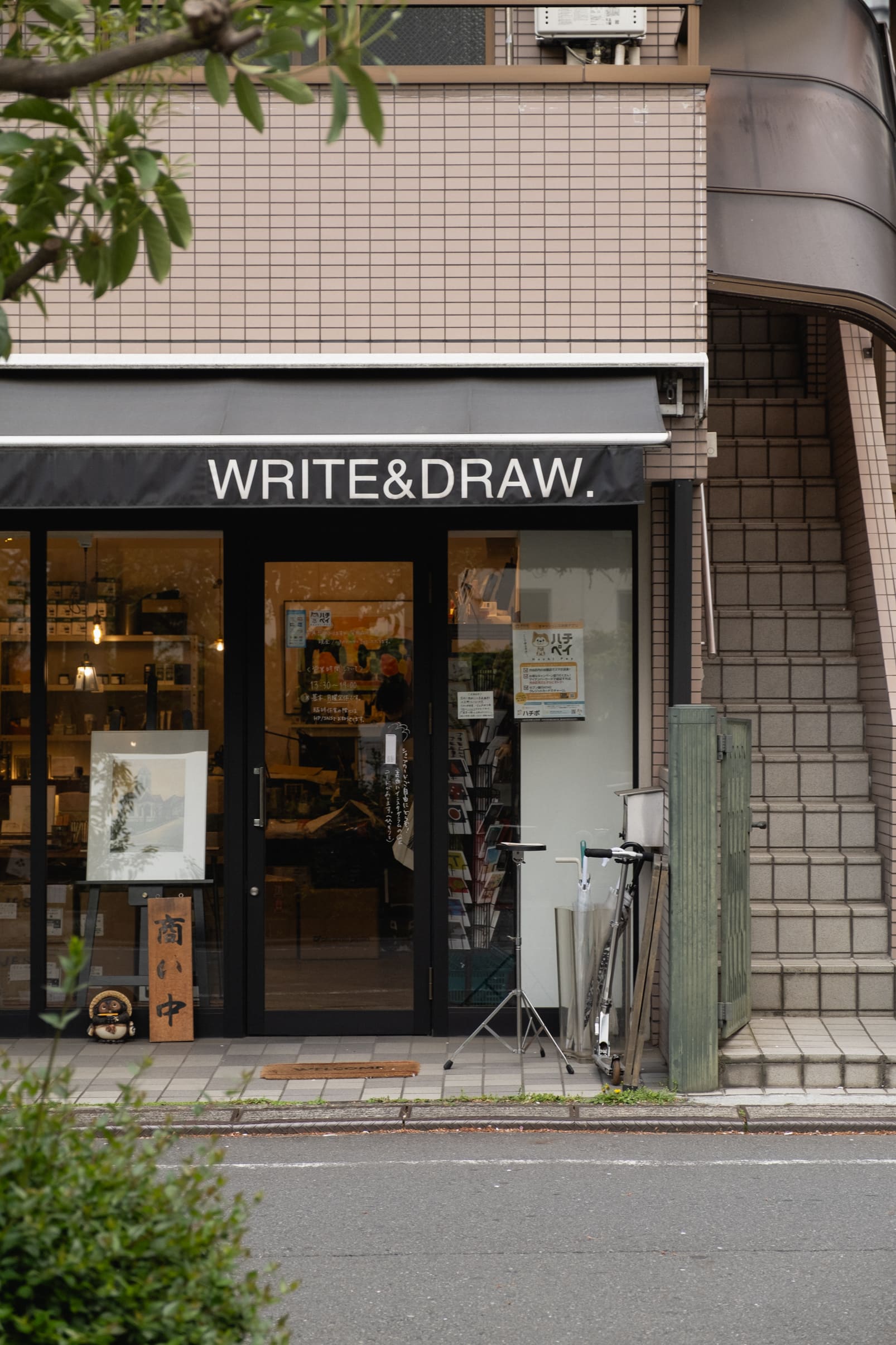 WRITE&DRAW. Store front